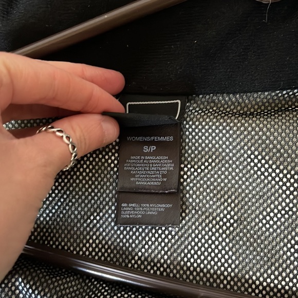 North face rain jacket - Picture 4 of 6